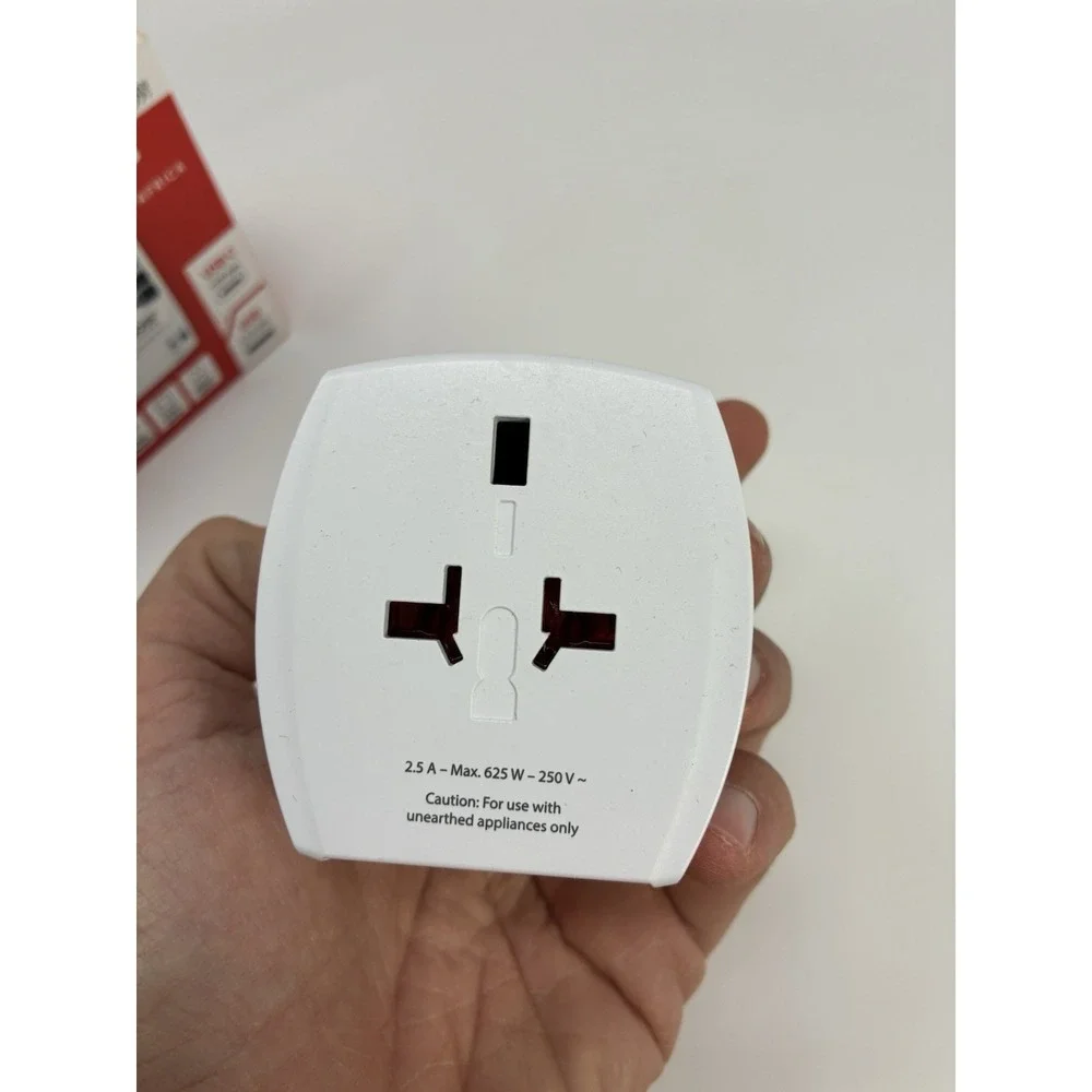 SKROSS MUV USB‎ World Travel Adapter - Global Wall Plug - USB-C & USB-A - White